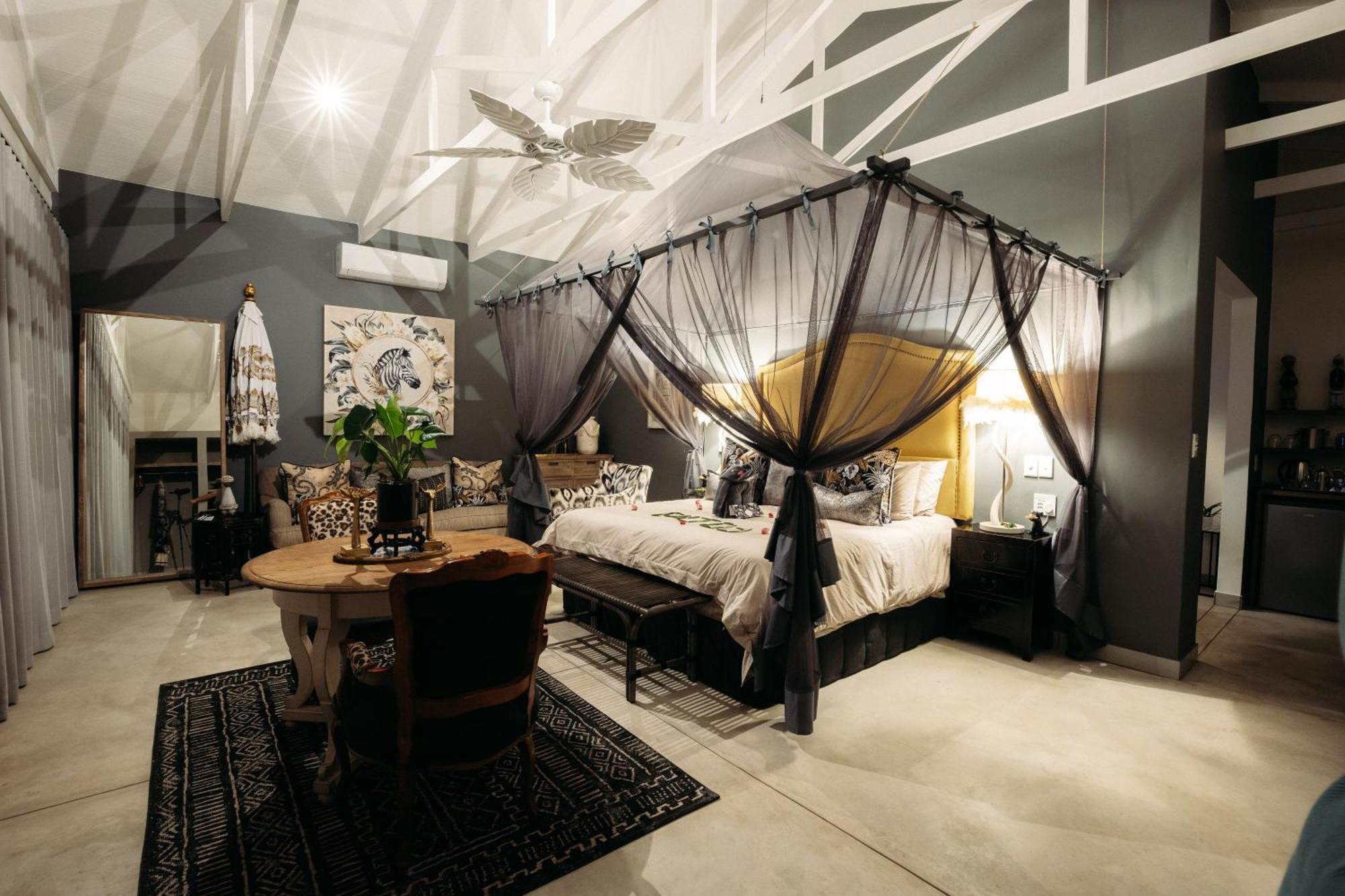 Safari Moon Luxury Bush Lodge โฮดสปรูท ภายนอก รูปภาพ